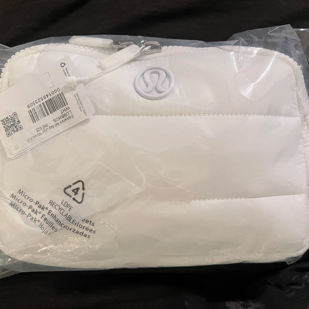 NWT Lululemon White Wunder Puff Everywhere Belt Bag Large